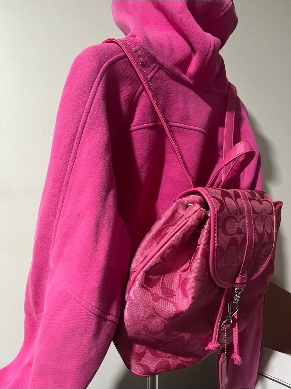 Coach Y2K vintage fuchsia signature drawstring backpack silver hardware - Picture 12 of 13